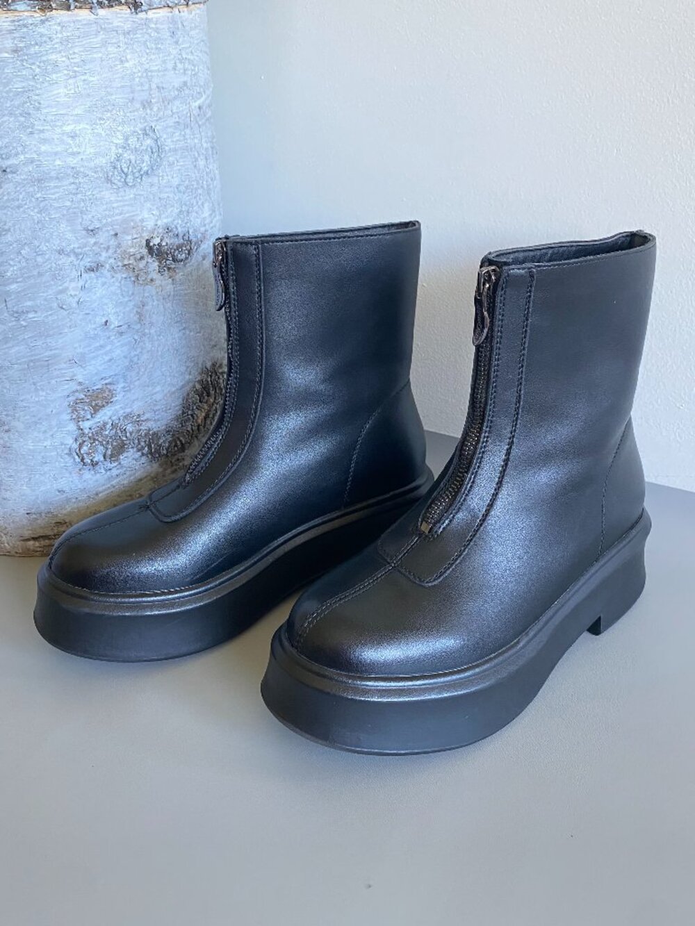 Aqua Diva Waterproof Leather Chunky Platform Front Zip Boots Sz 38/ 8 ECU